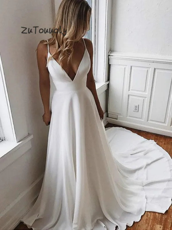 Robe de Mariée Caucasienne – Manches Longues Brodées Ivoire