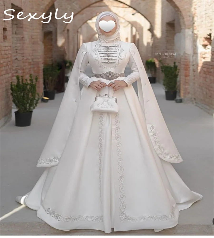 Robe de Mariée Caucasienne – Manches Longues Brodées Ivoire